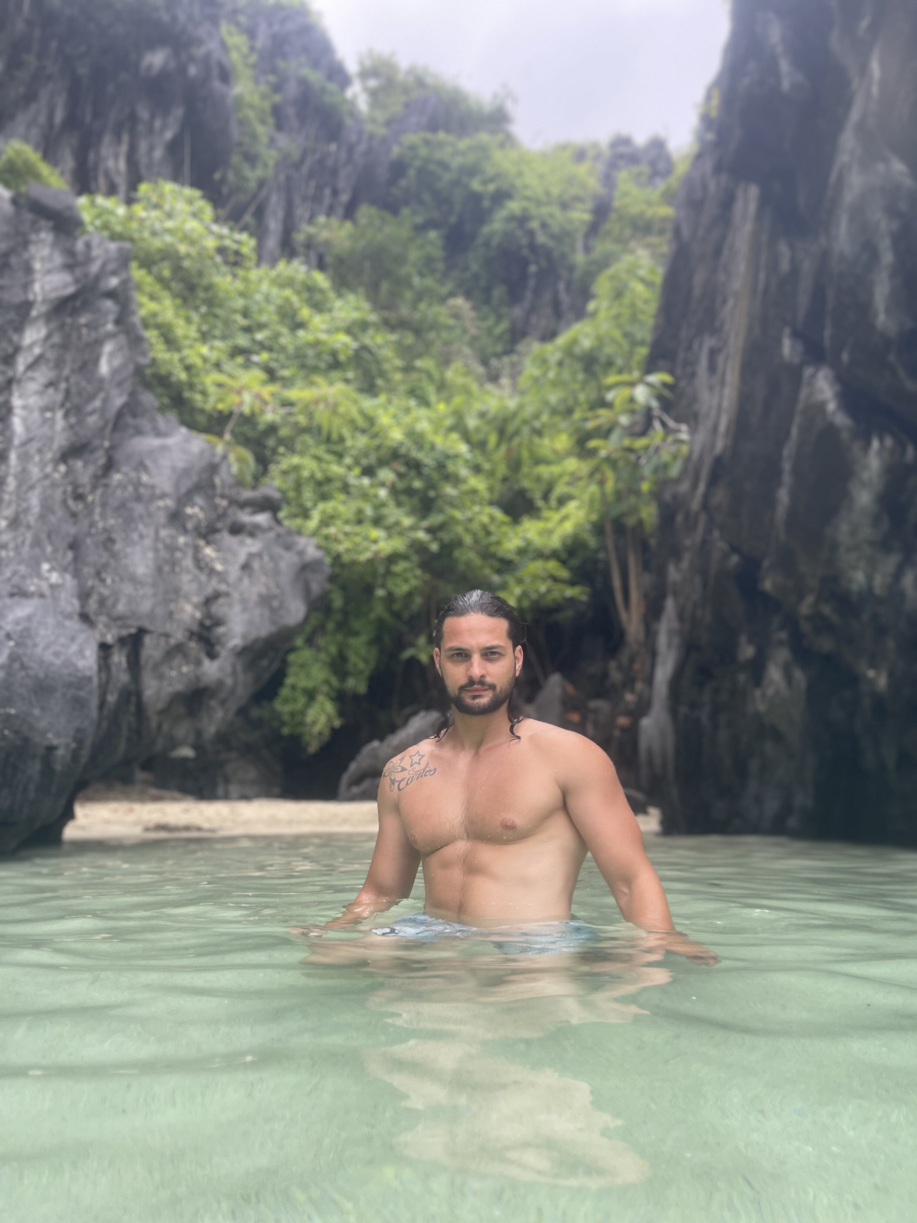 Alejandro, travel expert and founder of Viajandro, who has visited all 8 Wonders of the World